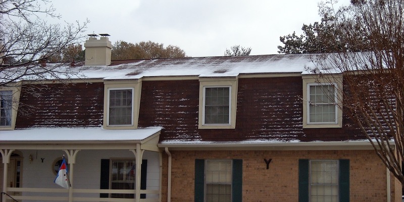 Heat loss to the attic causes snow to melt quickly