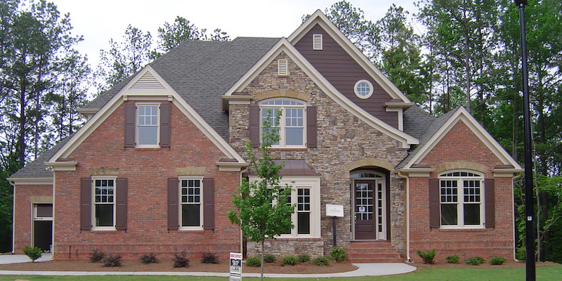 A house with a complex roof makes water management more difficult