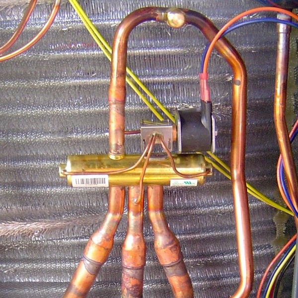 Heat-pump-reversing-valve-heating-cooling