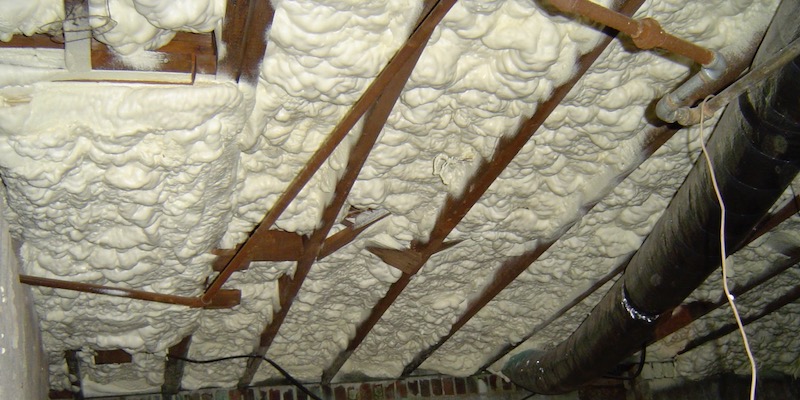 Spray-foam-under-floor-air-barrier-insulation