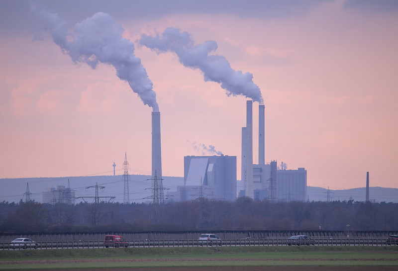 Coal-fired power plant [by stanze, from flickr.com]