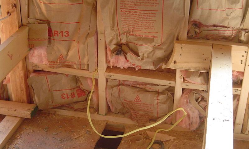 Fiberglass batt insulation can be installed poorly no matter what color it is