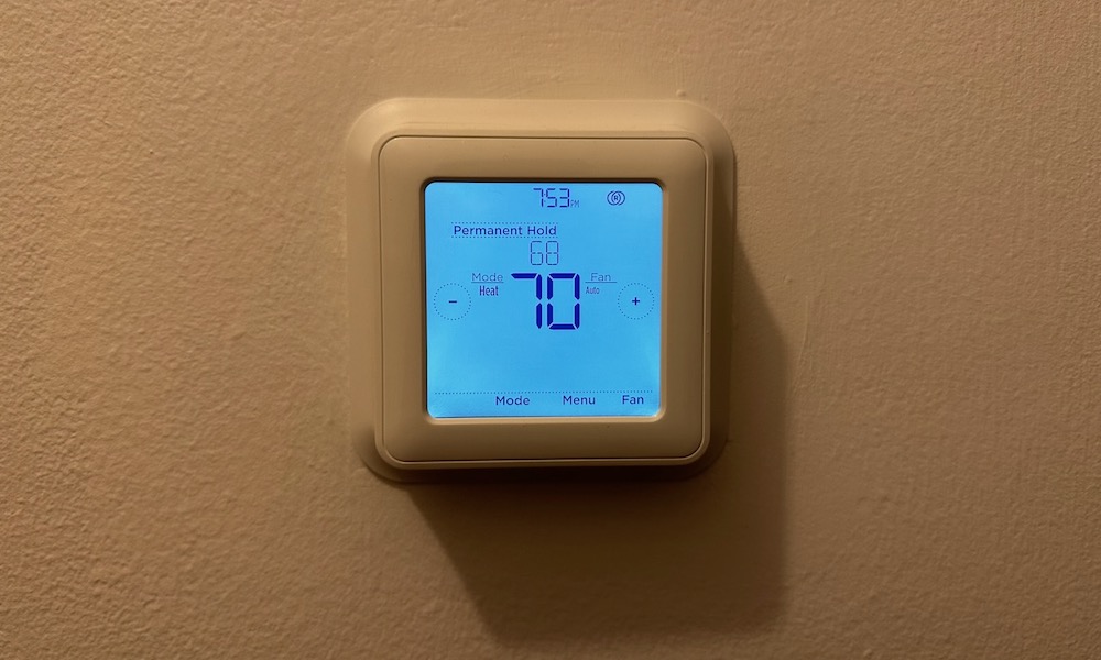 A multi-split thermostat may frequently read a higher or lower temperature than it's set for