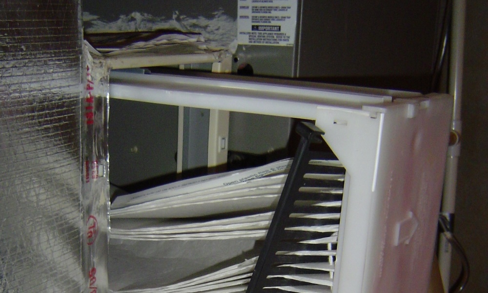 A Huge Gap In This High-efficiency Filter Allows Dirty Air To Bypass The Filter