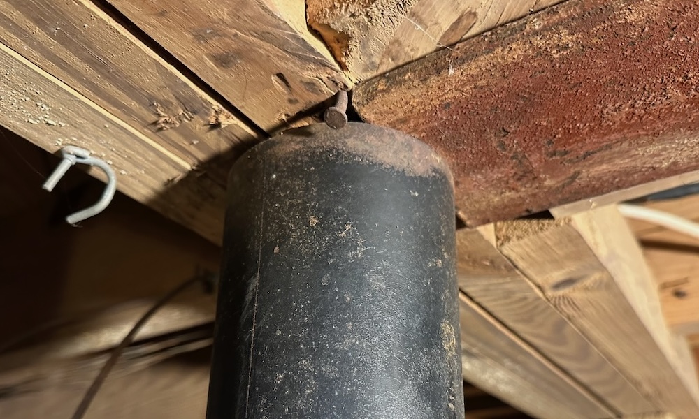 Steel I-beam poorly supported on one end